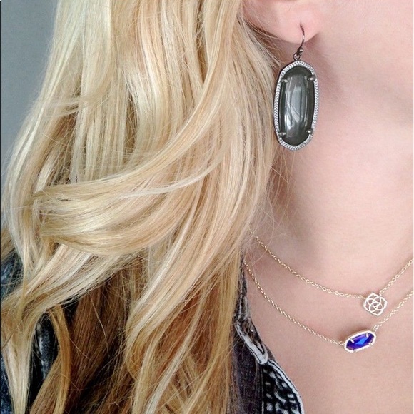 Kendra Scott Elle brass drop earrings in black - Picture 2 of 6